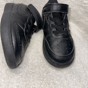 Nike Black Low-Top Sneakers with Velcro Strap